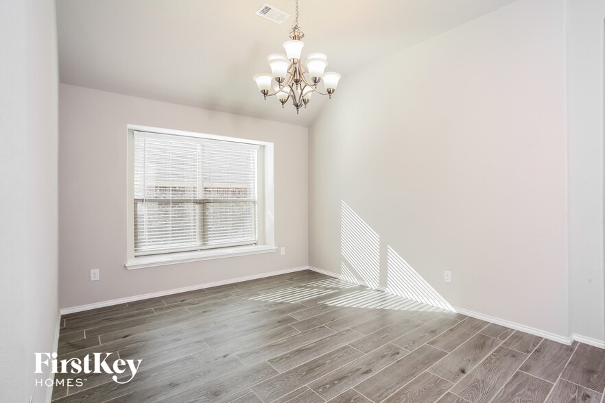 Building Photo - 1020 Deer Valley Dr