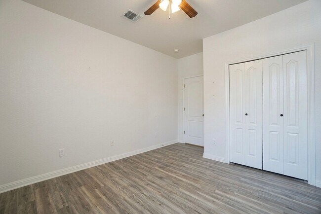 Building Photo - 18621 Dry Pond Dr