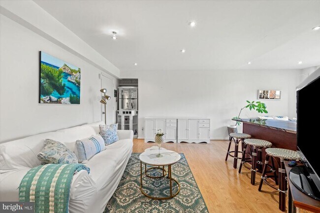 Primary Photo - 2500 Q St NW