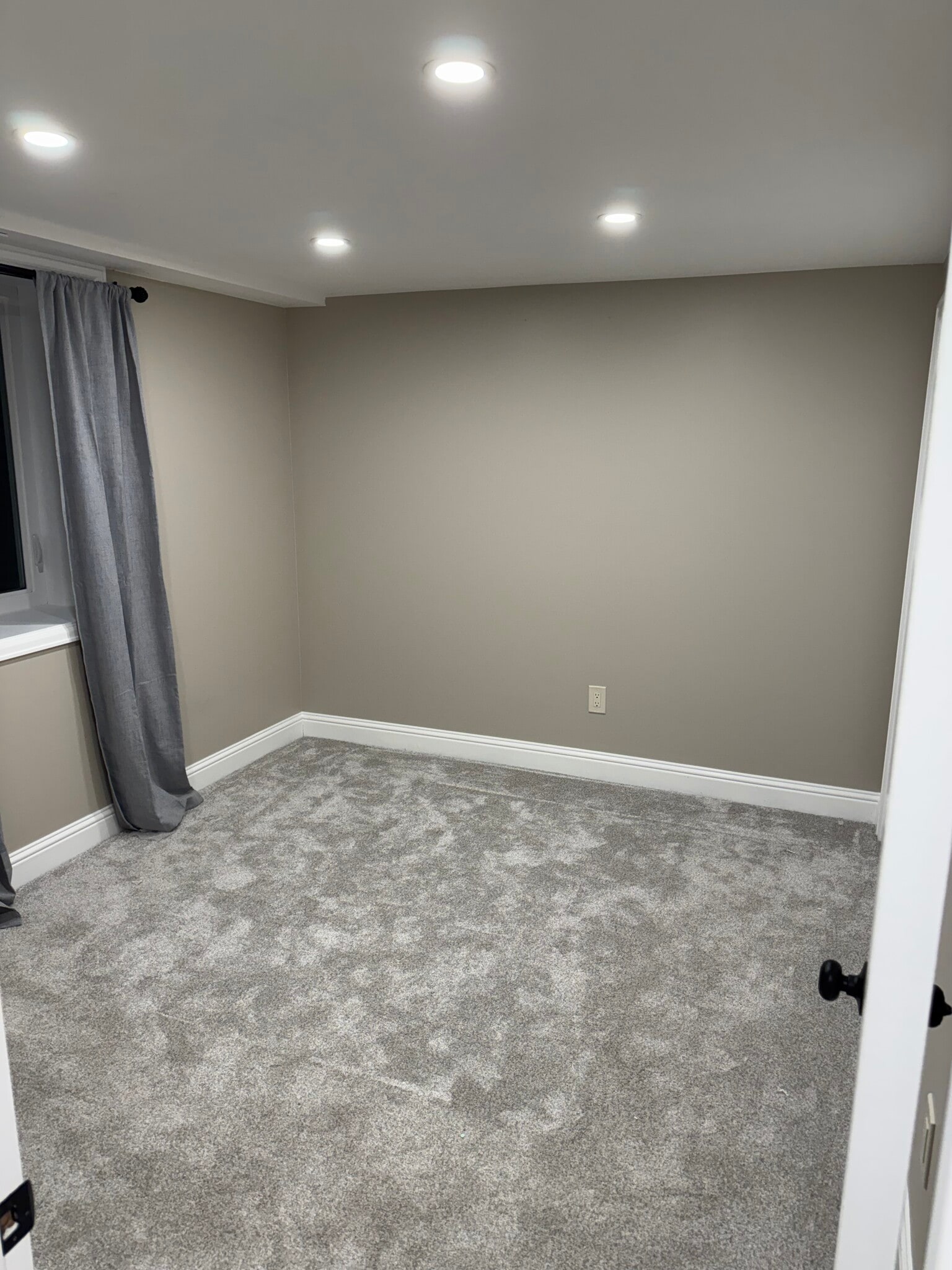 Building Photo - 8361 Circle Dr