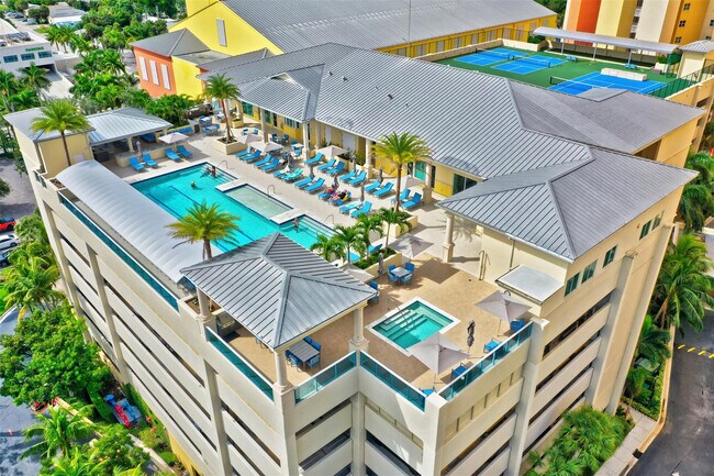 Building Photo - 2640 Lake Shore Dr