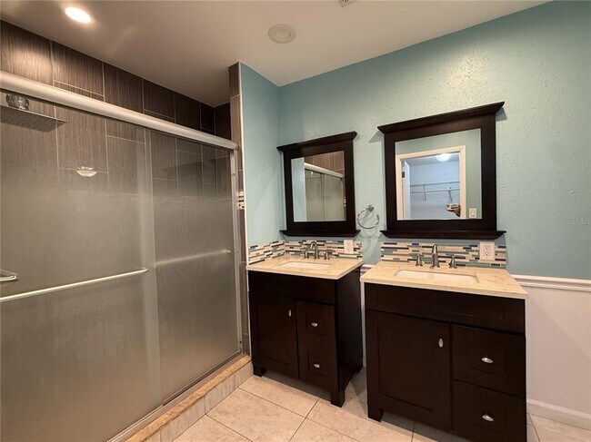 Building Photo - 421 5th Ave NE