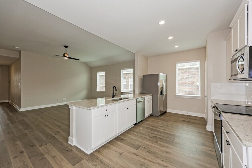 Building Photo - 312 Live Oak Ln