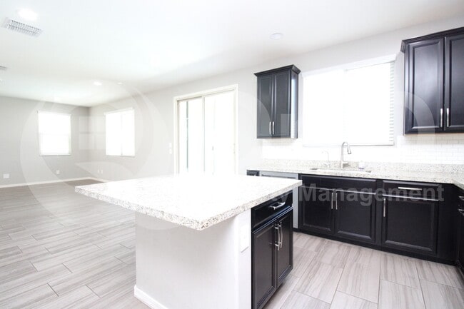 Building Photo - 2100 E Wisteria Dr