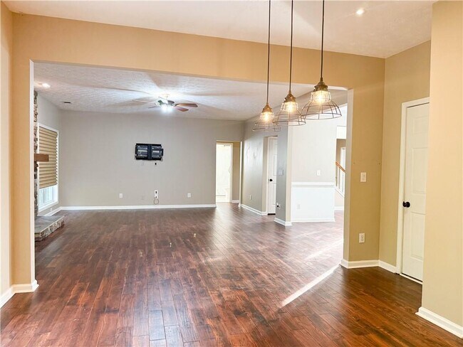 Building Photo - 2959 Belfaire Crest Ct