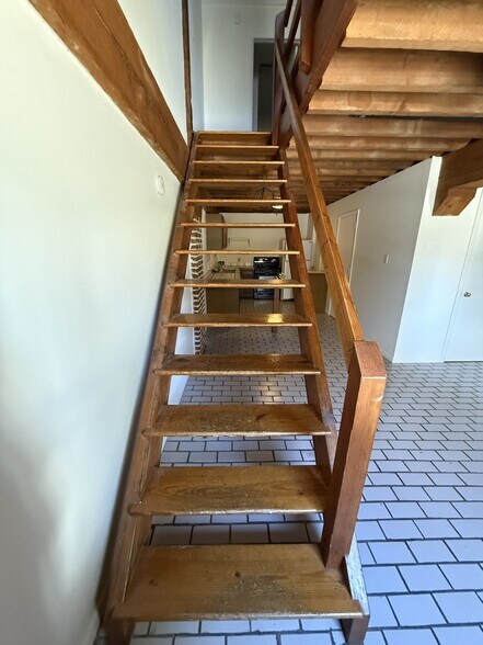 steps to second floor - 11 Spruce St