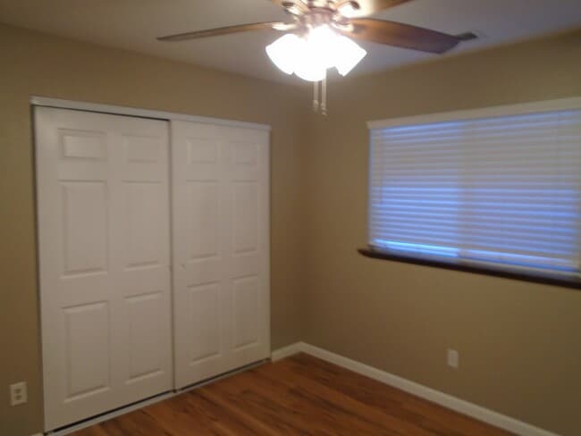 Building Photo - 3 BED 2 BATH HOUSE WITH FENCED BACKYARD IN SHASTA LAKE