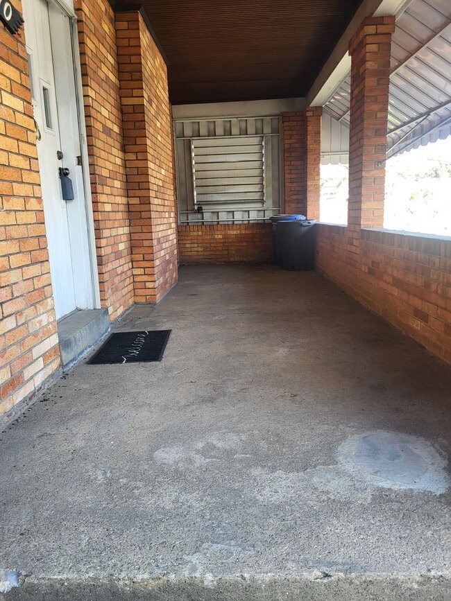 Building Photo - Newly renovated 3 bedroom house in Brookli...