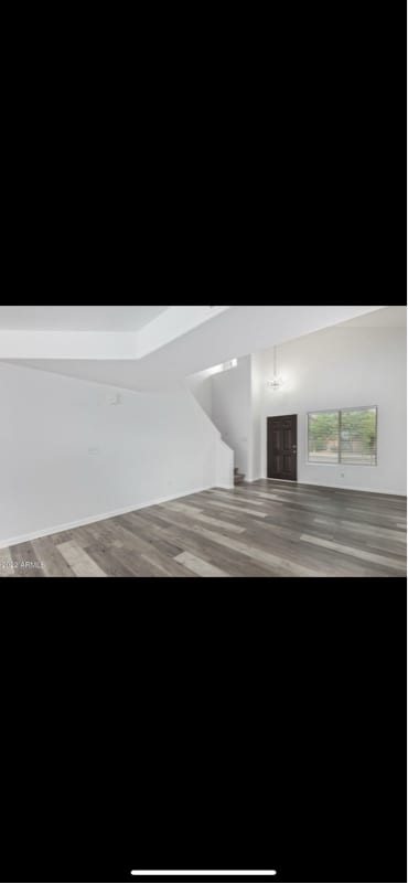 Building Photo - 1367 E 10th Pl