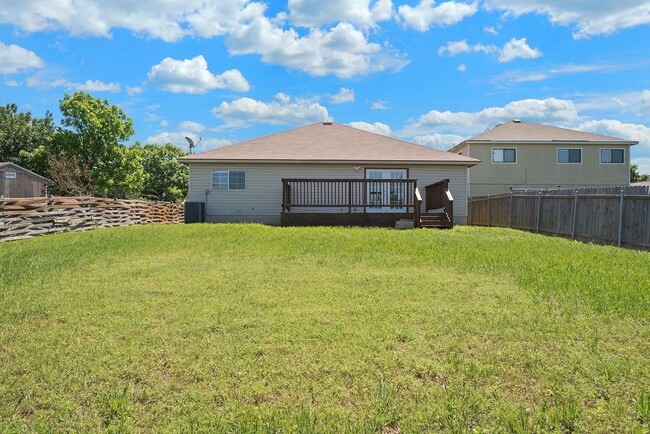 Building Photo - 3 Bedroom and 2 Bathroom located  in Brentfield Subdivision