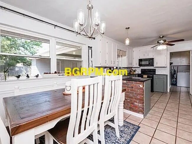 Building Photo - 4 BD 3 BA