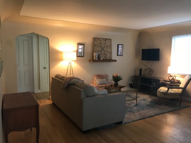 Building Photo - 1150 S Jackson St