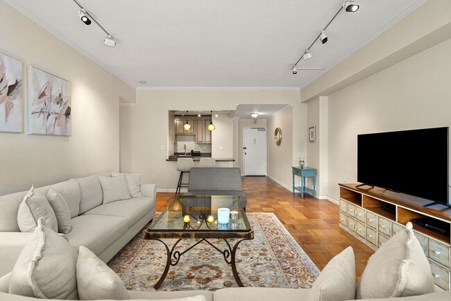 Building Photo - 2 Hawthorne Pl