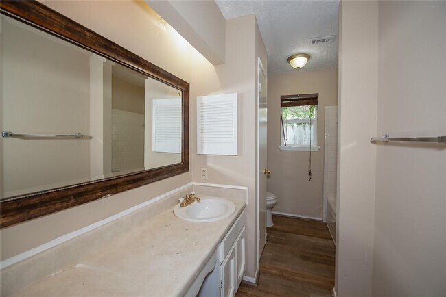 Building Photo - 16774 Glen Eagle Dr N