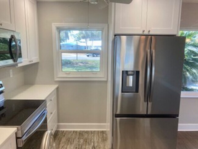Building Photo - Waterfront condo with community pool!