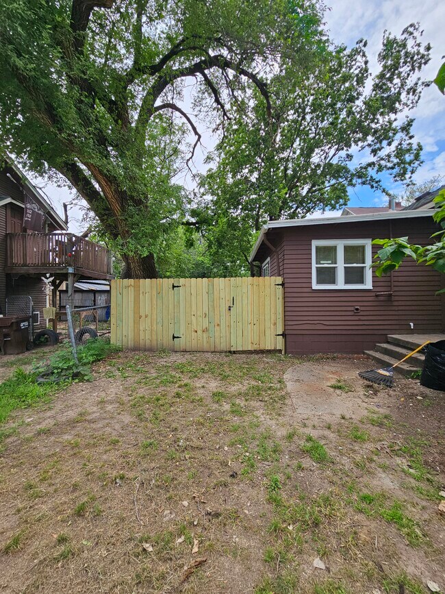 Building Photo - 1250 N Jefferson Ave