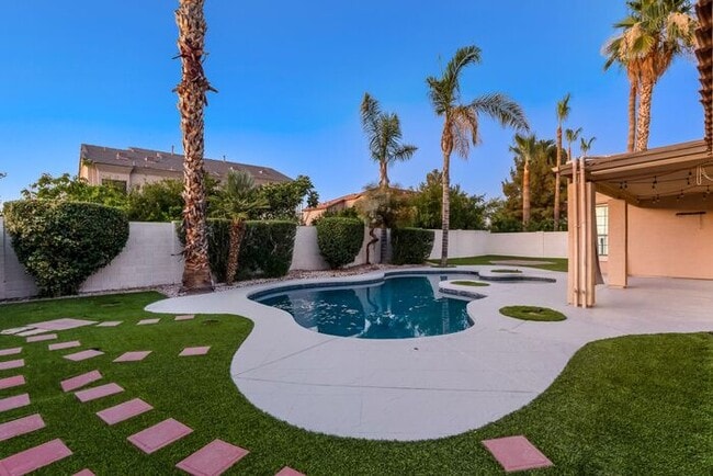 Building Photo - Gorgeous Everything you Need 4Bedroom plus Den Chandler Home!
