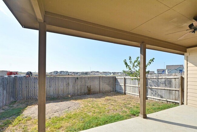 Building Photo - 704 Saengerhalle Rd
