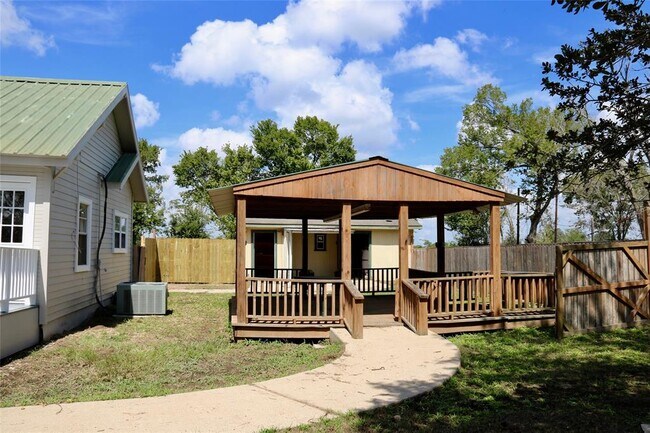 Building Photo - 8861 Co Rd 424