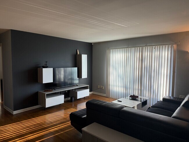 Building Photo - 1710 Dempster St