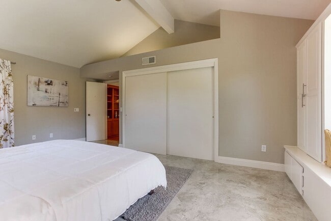 Building Photo - 10730 Carillon Ct