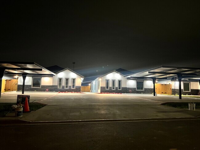 Building Photo - 710 Palmer Rd