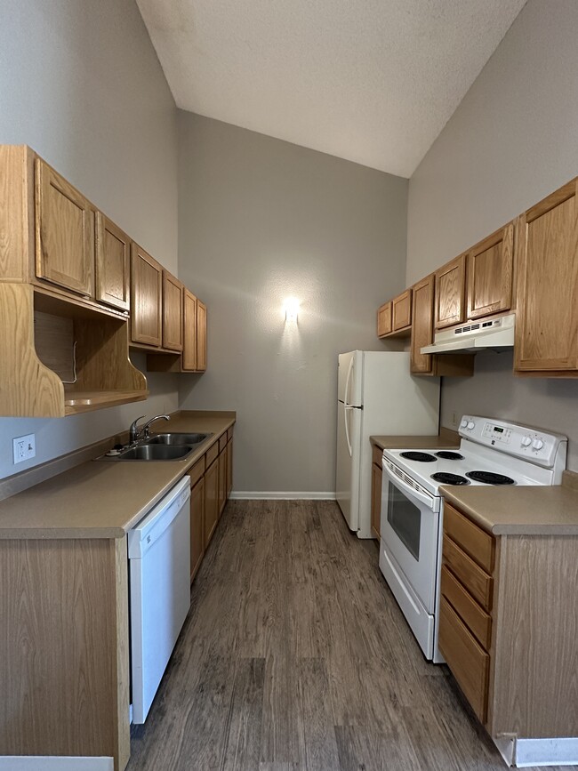 Building Photo - Sycamore Gardens Apartments