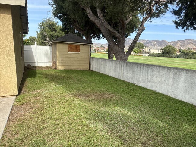 Building Photo - 3 Bedrooms with big backyard-CALL FOR OUR MOVE IN SPECIAL