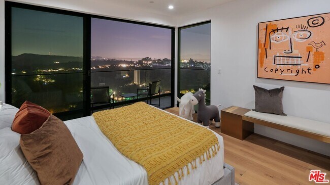 Building Photo - 1324 Stradella Rd