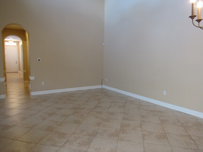 livingroom - 3435 Torre Blvd