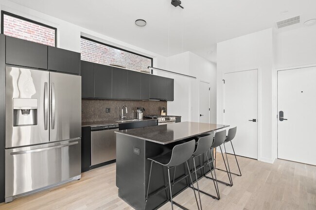 Building Photo - 2122 S Hoyne Ave