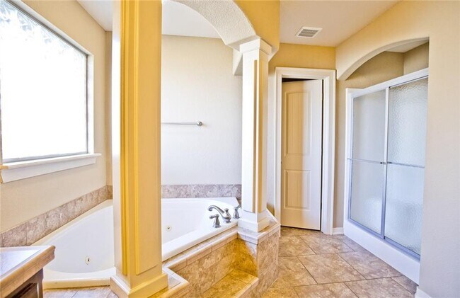 Building Photo - 3761 W Providence Dr