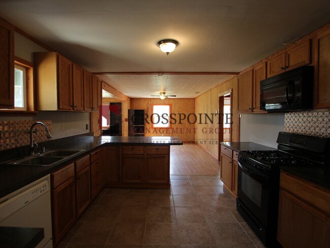 Building Photo - Coming Soon! 3 Bedroom 2 Bath in Bullard! Large Shop!
