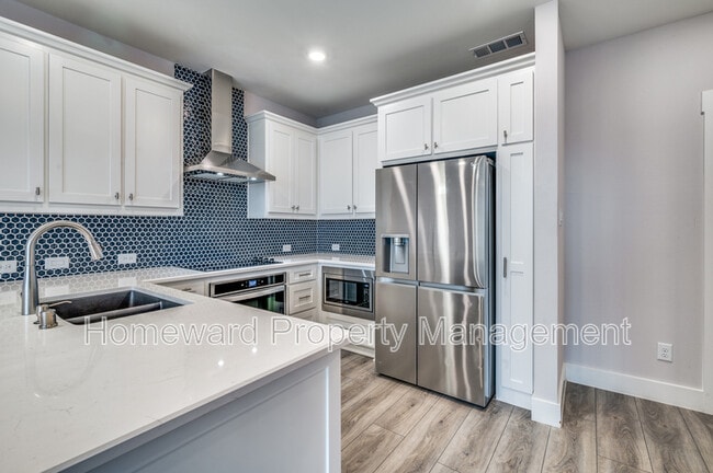 Building Photo - 2624 La Cumbre Wy