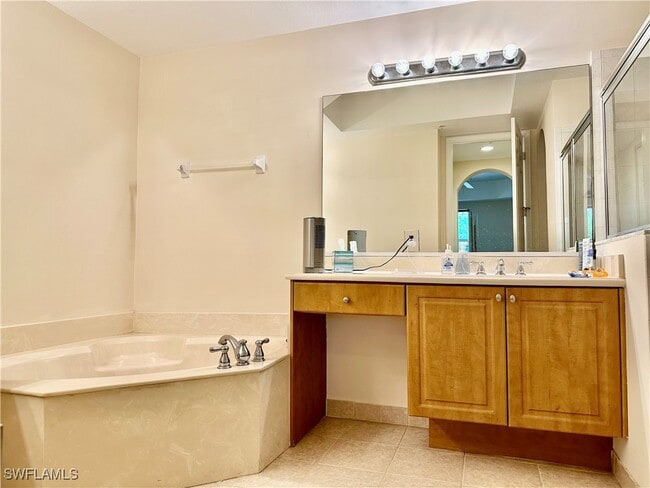 Building Photo - 1305 Mariposa Cir