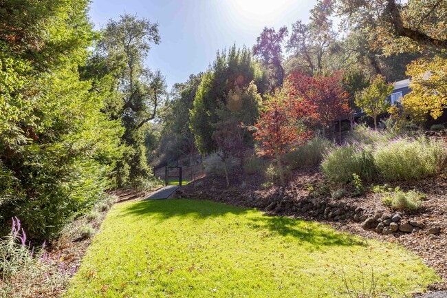Building Photo - Stunning 4-Bedroom, 4-Bathroom Luxury Home...