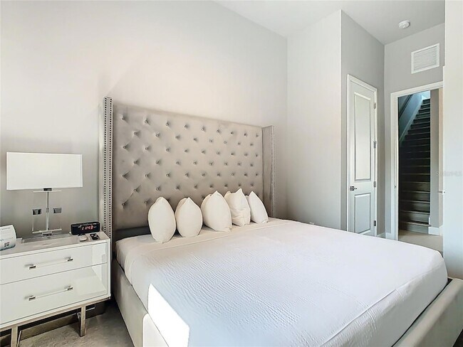 Building Photo - 7740 Sandy Ridge Dr