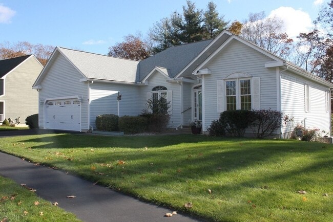 Building Photo - 7 Deer Run Dr