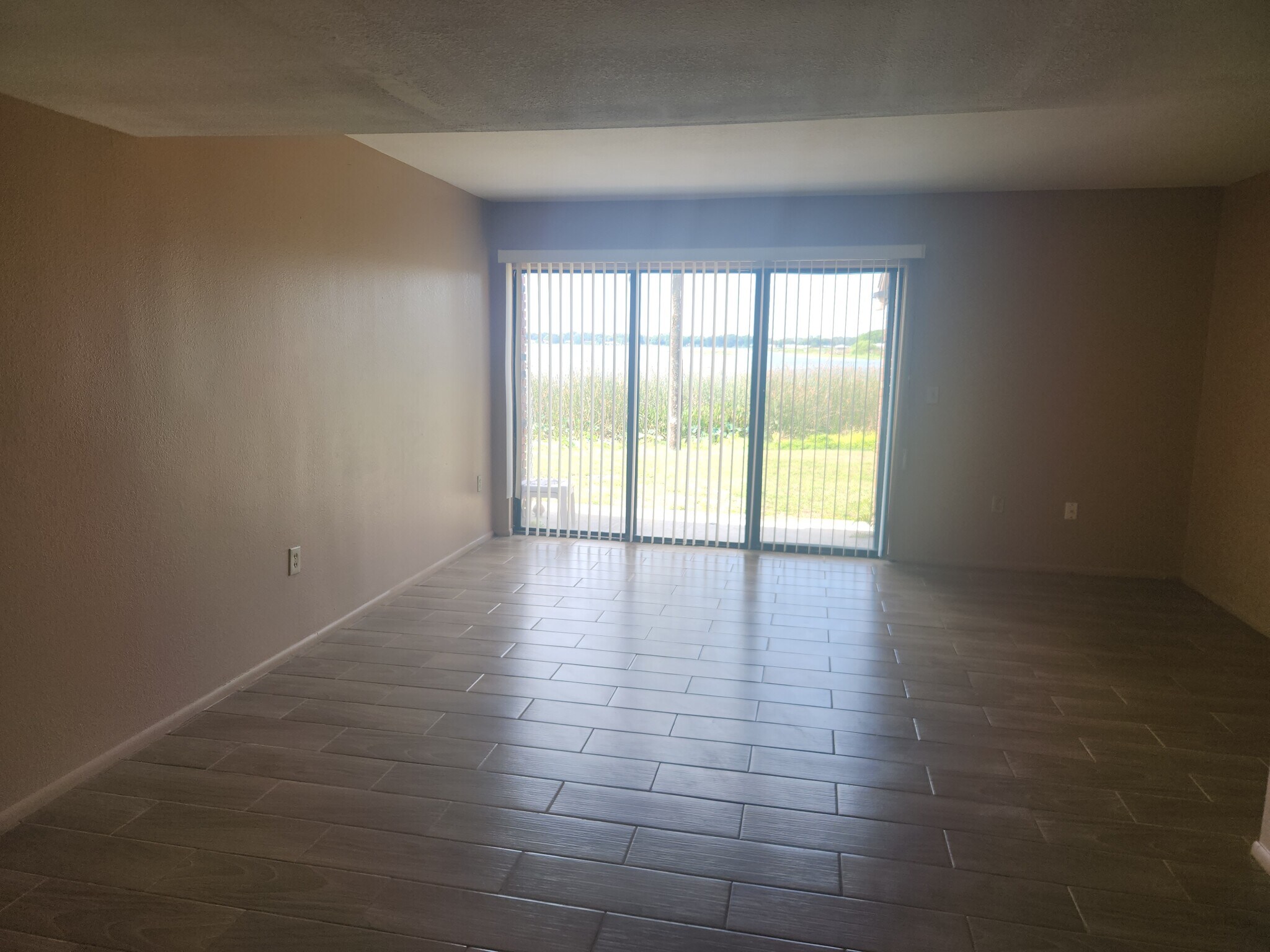Building Photo - 1836 N Crystal Lake Dr