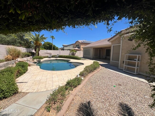 Building Photo - 15494 W Meadowbrook Ave
