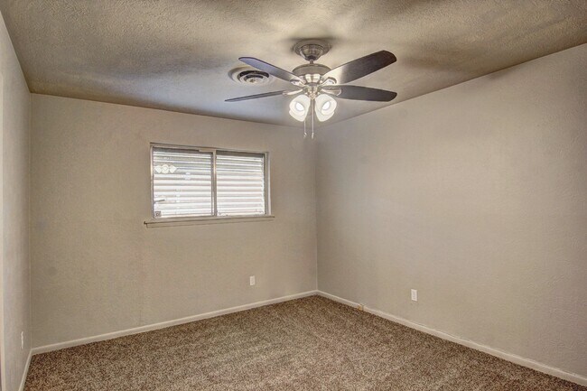 Building Photo - 1030 Monette Dr