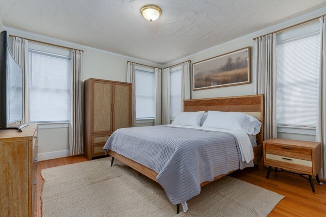 Building Photo - Leasing Now! - Charming 3-Bed, 2-Bath Stone Cottage in Shandon/Wales Garden - Walk to 5 Points!