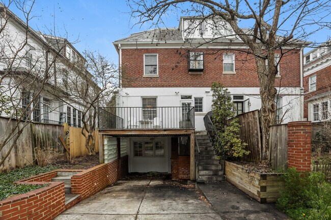 Building Photo - 2927 Cathedral Ave NW