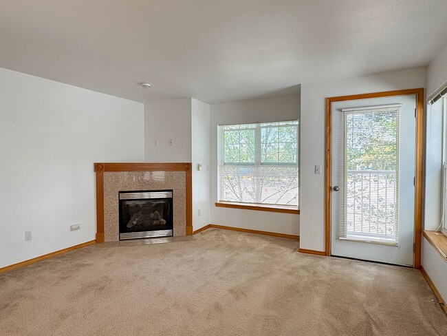 Building Photo - Updated 3 Bed, 2.5 Bath Pinehurst Townhome...