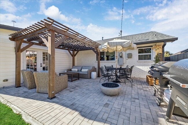 Building Photo - 5907 Hewitt Dr