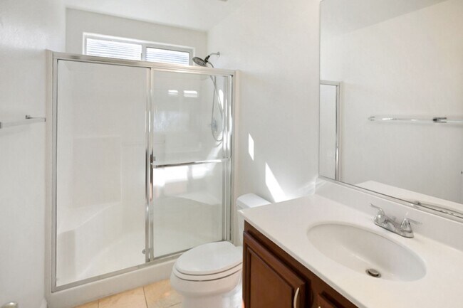 Building Photo - 3 Bed and Loft Summerlin Beauty