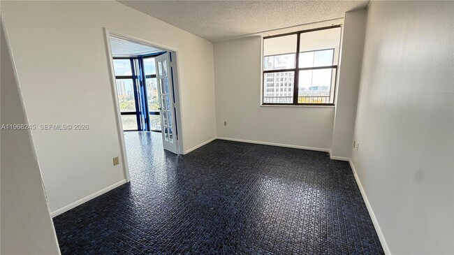 Building Photo - 20100 W Country Club Dr