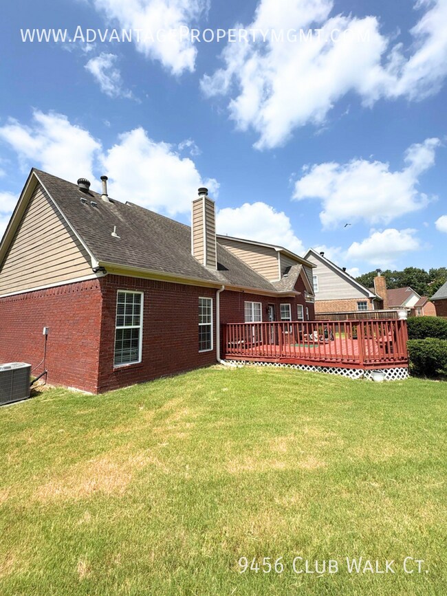 Building Photo - 9456 Club Walk Ct