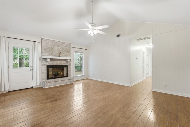 Building Photo - Ranch Home in Wilmington Park For Lease