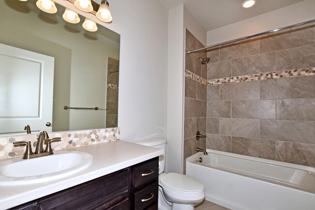 2nd full bathroom - 6510 Crystal Downs Dr